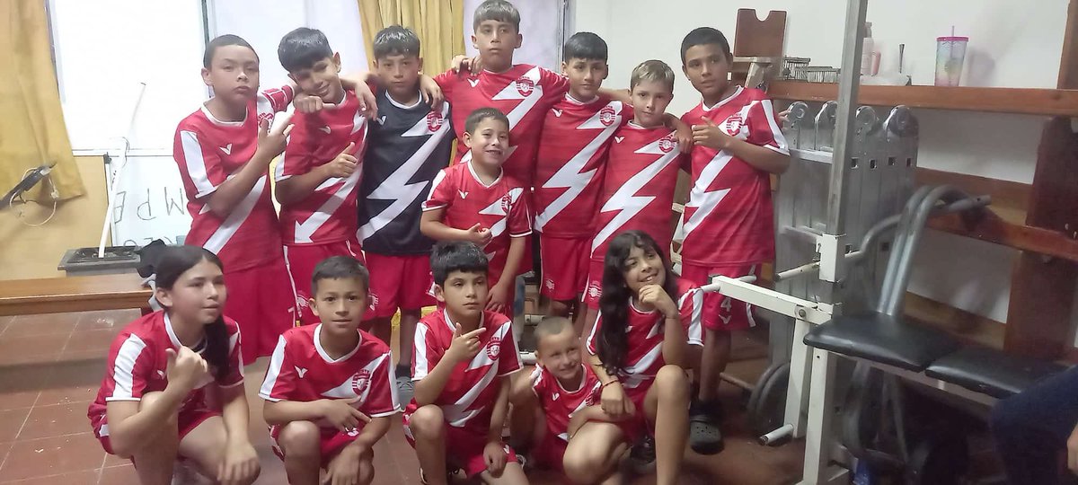 Copio, pego y comparto.
.
.
.
.

“Hola pata como estas no se si me 
recordas soy la mamá de pollito q
vivía en nuevo comienso.

Te paso esto ya q tu tiene mucha 
influencia en las redes talves pueden 
colaborar. Ya q es un cuadro barrial
al cual estamos sacando muchos
chikos de