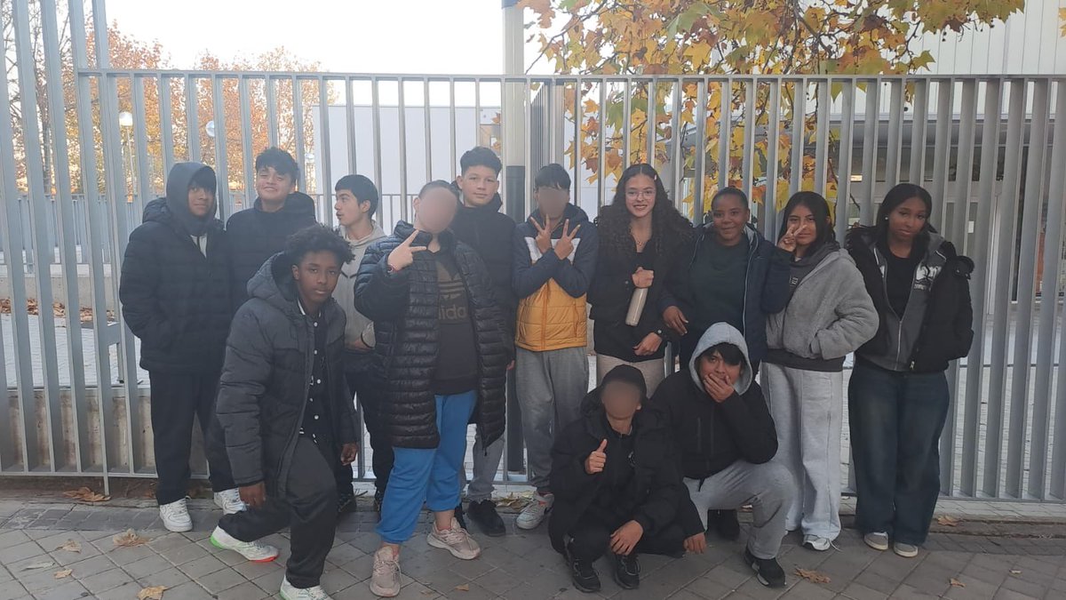 El viernes acudimos al Centro Juvenil Pipo Velasco para realizar el encuentro de adolescentes que organiza la Coordinadora Infantil y Juvenil de Vallecas. Hicimos diferentes actividades para los menores, fomentando su participación y socialización.
<a href="/FundlaCaixa/">Fundación ”la Caixa”</a> #caixaproinfancia