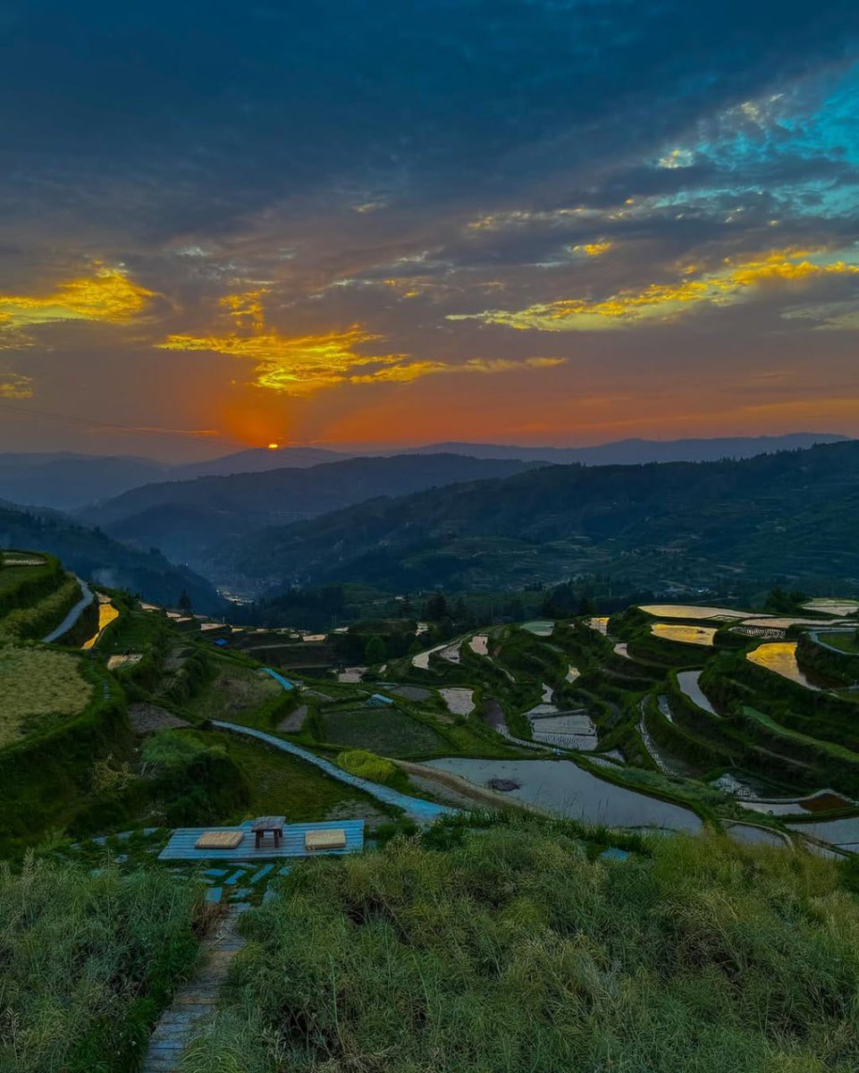 Linsarah1990's tweet image. Hier oben fühlt es sich an, als würde die Zeit langsamer laufen. Vielleicht braucht man so einen Ort, um sich selbst wieder zu hören. 
#Reiselust
#Seelenort
 #Reisefotografie