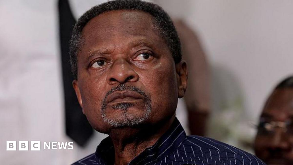 BBCAfrica's tweet image. Left-wing Cameroonian opposition figure Anicet Ekane has died in detention, five weeks after he was arrested. Anicet Ekane&apos;s lawyer says the family was given little explanation - &quot;his wife was just presented the corpse&quot;.
bbc.in/441b6Md