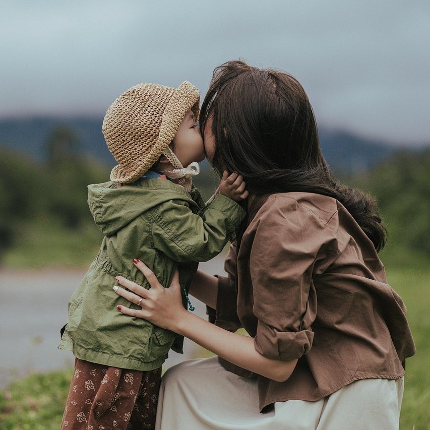 GlobalStatsX's tweet photo. 📌 “I Want to Kiss You” in 30 Different Languages

1. 🇺🇸 English — I want to kiss you  
2. 🇪🇸 Spanish — Quiero besarte  
3. 🇫🇷 French — Je veux t'embrasser  
4. 🇩🇪 German — Ich will dich küssen  
5. 🇮🇹 Italian — Voglio baciarti  
6. 🇵🇹 Portuguese — Quero te beijar  
7. 🇷🇺 Russian — Я хочу поцеловать тебя  
8. 🇸🇦 Arabic — أريد أن أقبّلك  
9. 🇨🇳 Chinese — 我想吻你  
10. 🇯🇵 Japanese — あなたにキスしたい  
11. 🇰🇷 Korean — 너에게 키스하고 싶어  
12. 🇮🇳 Hindi — मैं तुम्हें चूमना चाहता हूँ  
13. 🇵🇰 Urdu — میں تمہیں چومنا چاہتا ہوں  
14. 🇧🇩 Bengali — আমি তোমাকে চুমু দিতে চাই  
15. 🇮🇷 Persian — می‌خواهم تو را ببوسم  
16. 🇬🇷 Greek — Θέλω να σε φιλήσω  
17. 🇹🇷 Turkish — Seni öpmek istiyorum  
18. 🇳🇱 Dutch — Ik wil je kussen  
19. 🇸🇪 Swedish — Jag vill kyssa dig  
20. 🇳🇴 Norwegian — Jeg vil kysse deg  
21. 🇩🇰 Danish — Jeg vil kysse dig  
22. 🇵🇱 Polish — Chcę cię pocałować  
23. 🇨🇿 Czech — Chci tě políbit  
24. 🇷🇴 Romanian — Vreau să te sărut  
25. 🇭🇺 Hungarian — Meg akarlak csókolni  
26. 🇷🇸 Serbian — Желим да те пољубим  
27. 🇭🇷 Croatian — Želim te poljubiti  
28. 🇧🇬 Bulgarian — Искам да те целуна  
29. 🇮🇩 Indonesian — Aku ingin menciummu  
30. 🇵🇭 Filipino — Gusto kitang halikan  

How do you say it?