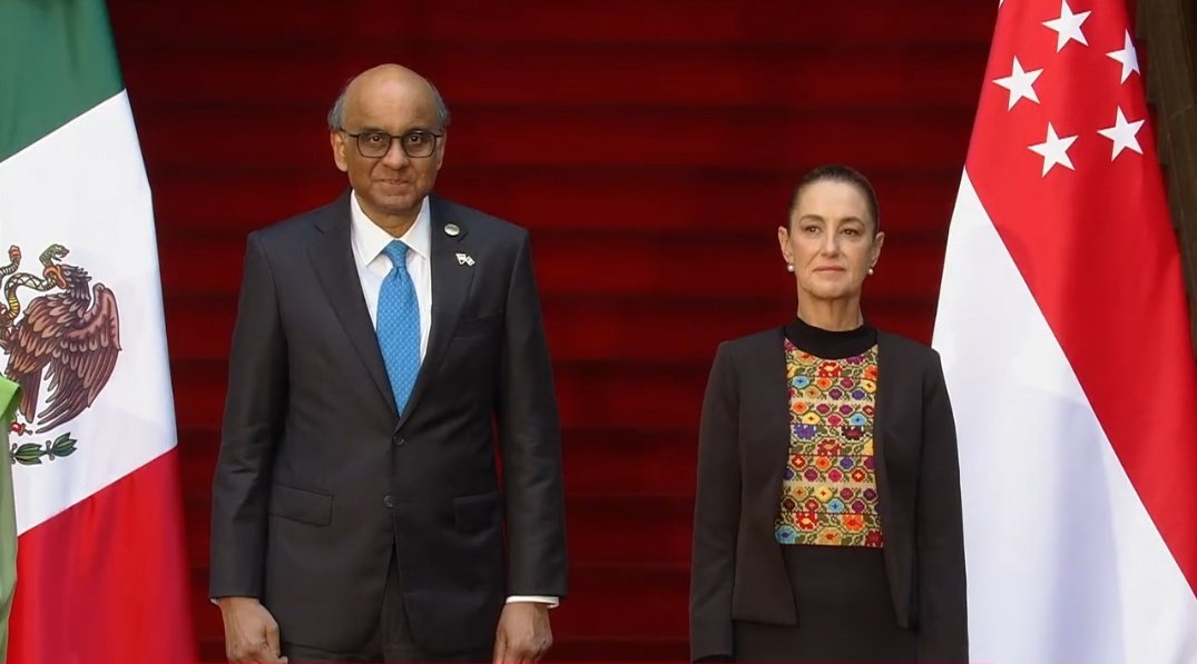 #ElDatito
Que muy puntual el presidente de Singapur, Tharman Shanmugaratnam, al encuentro con <a href="/Claudiashein/">Claudia Sheinbaum Pardo</a>. 
Llegó minutos antes de las 10:00 hrs a Palacio Nacional.
La reunión también se dará con empresarios de ambas naciones.
A las 13:30 hrs se dará una conferencia conjunta.