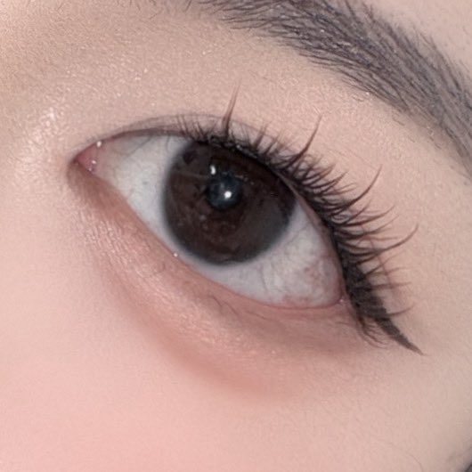 am_jadoo_'s tweet image. #제품제공 #자두발색
키스미 히로인메이크 프라임 리퀴드 아이라이너 리치 킵
05 모카그레이 / 07 차콜블랙

05호 모카그레이,,, 진심 반해버림,,
그레이시한 브라운이라 따뜻한 듯? 차가운 듯? 
그 오묘함 때문에 눈매가 청순+그윽한 분위기 완성,,
블렌딩 따로 안 했는데도 자연스럽게 녹아드는…