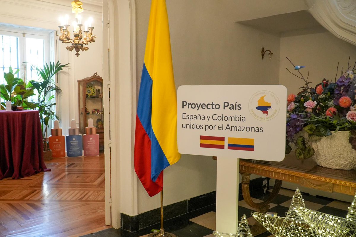 El sábado vivimos un encuentro inspirador en la Embajada de Colombia en España, donde presentamos el Proyecto País, con el propósito de proteger el Amazonas colombiano y apoyar a las comunidades indígenas que transforman el aceite de cacay en oportunidades de futuro.