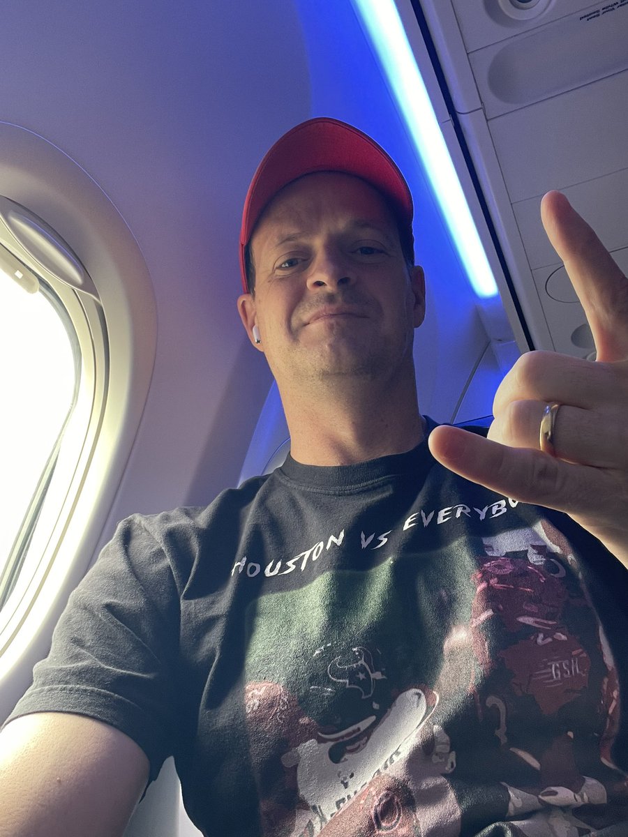 TexansCommenter's tweet photo. Business trip complete. 

#HoustonVsEverybody https://t.co/Jf5UtCNj8e