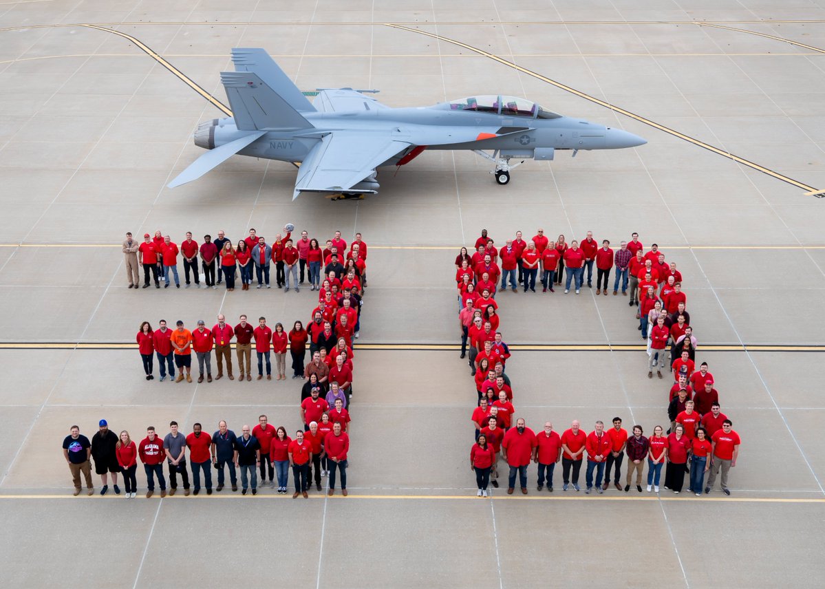 Há 30 anos, o primeiro F/A-18 Super Hornet decolava pela primeira vez. Agradecemos aos milhares de colaboradores do #TimeBoeing, parceiros e fornecedores que mantêm o Super Hornet moderno e em constante evolução, garantindo capacidades à aviação naval por muitas décadas.