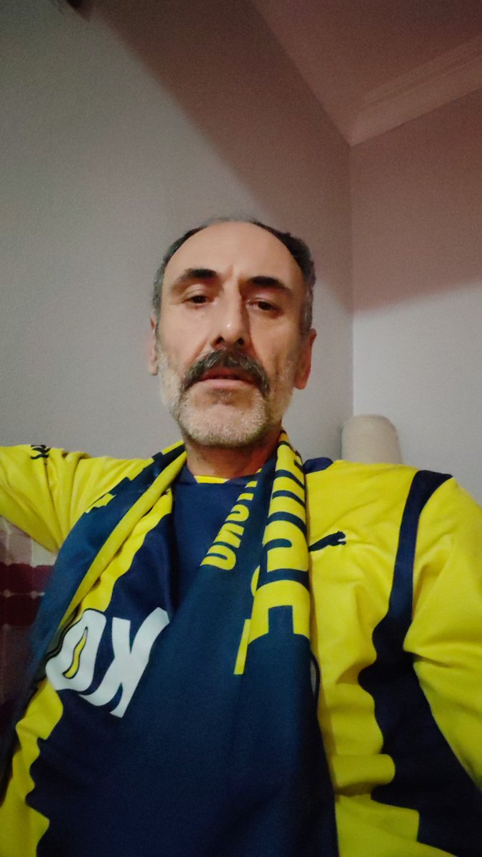 gs KARŞISINDA #FENERBAHCEM E BAŞARILAR  DİLİYORUM DOSTLUK KAZANSIN eski DERBİLER GİBİ  DERBİ OLUR İNŞALLAH  TÜRKİYEYE DE TEK DERBİ FENERBAHCEM gs derbisidir  💛💙