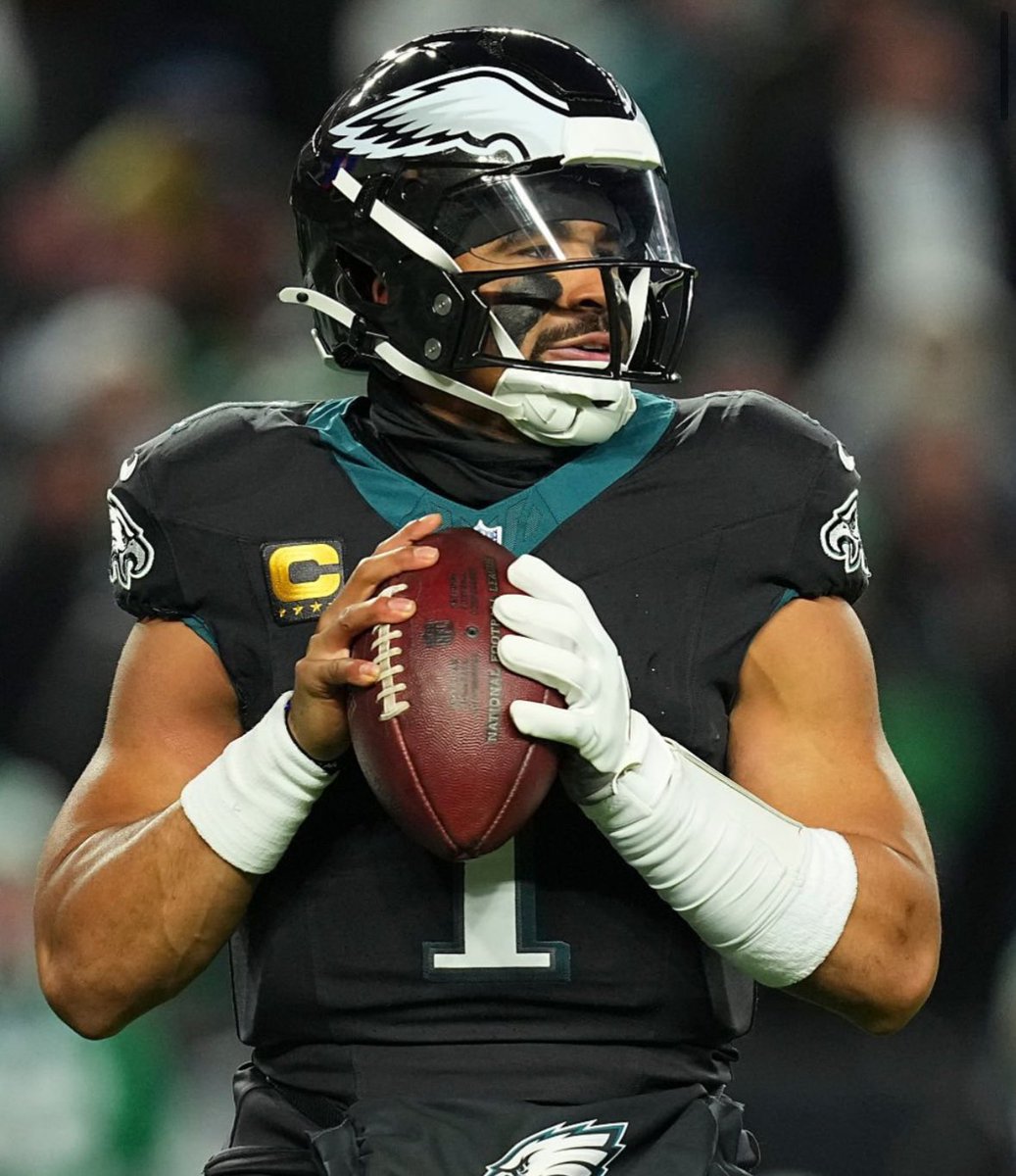 Jalen Hurts in 2025

RPO: 34-46 73.9% 317yds 2TD 106.9 Rat
PA: 28-40 70% 349yds 4TD 130.1 Rat

This needs to be staple of the Offense
#FlyEaglesFly