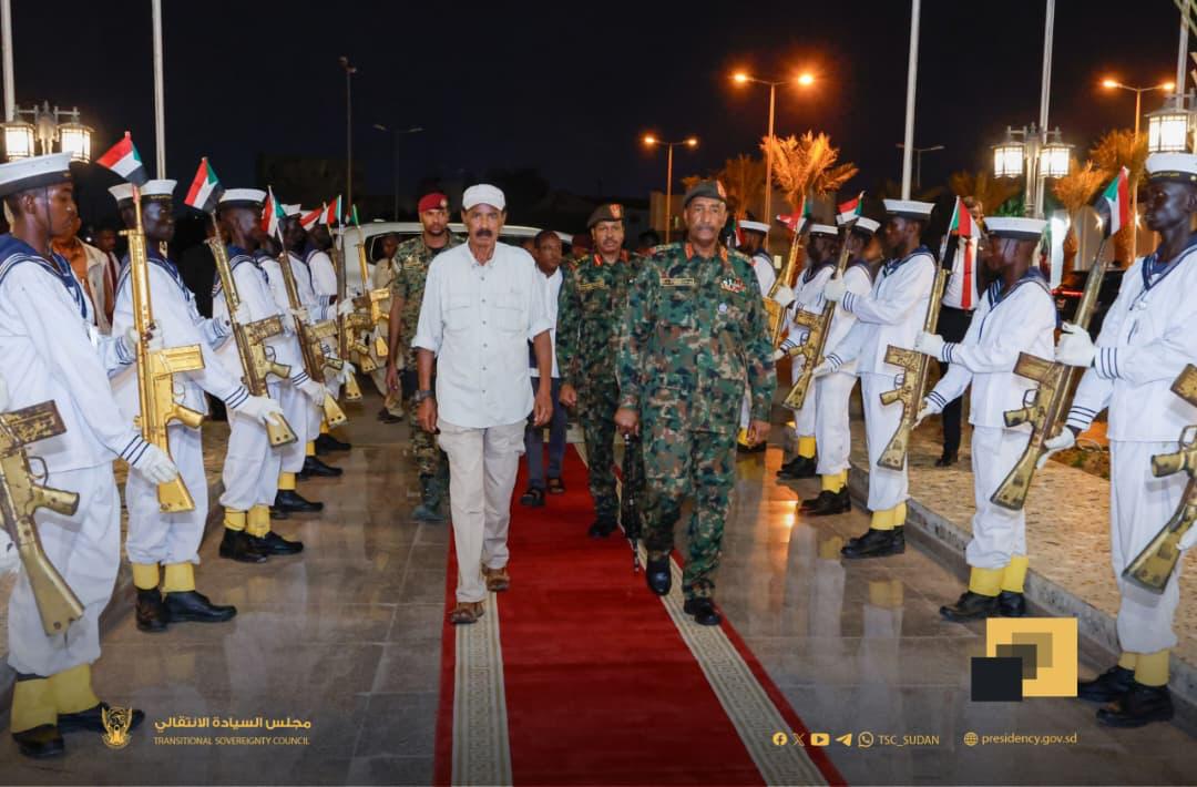 tesfanews's tweet photo. SUDAN ― President Isaias Returns Home

President Isaias Afwerki returned home Sunday afternoon, Nov. 30, after wrapping up a two-day working visit to Port Sudan. 

During the trip he met with Sudan’s Sovereignty Council chief Abdel Fattah Al‑Burhan, where the two leaders held extensive talks on strengthening bilateral ties, and boosting cooperation on security, trade, and regional stability.  #Sudan #Eritrea 🇪🇷🤝🇸🇩