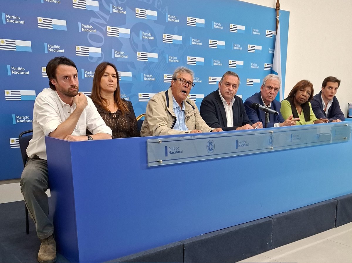 MartinRiveiro92's tweet image. 🔴 #AHORA @PNACIONAL presentará en los próximos dias al gobierno medidas de seguridad.
Se trata de 35 medidas vinculadas al combate al narcotráfico  y la prevención del delito. @vtvnoticiasuy