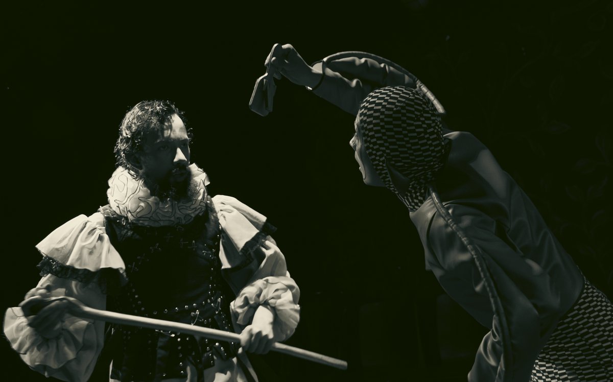 edactores's tweet photo. Dirigida por @nosoytanguapo, esta obra es una versión libre de Mateo Yacelga basada en la traducción de Carlos Marchena. Shakespeare reinterpretado desde una visión contemporánea y local. 
#Shakespeare https://t.co/O8oPXVYLS2