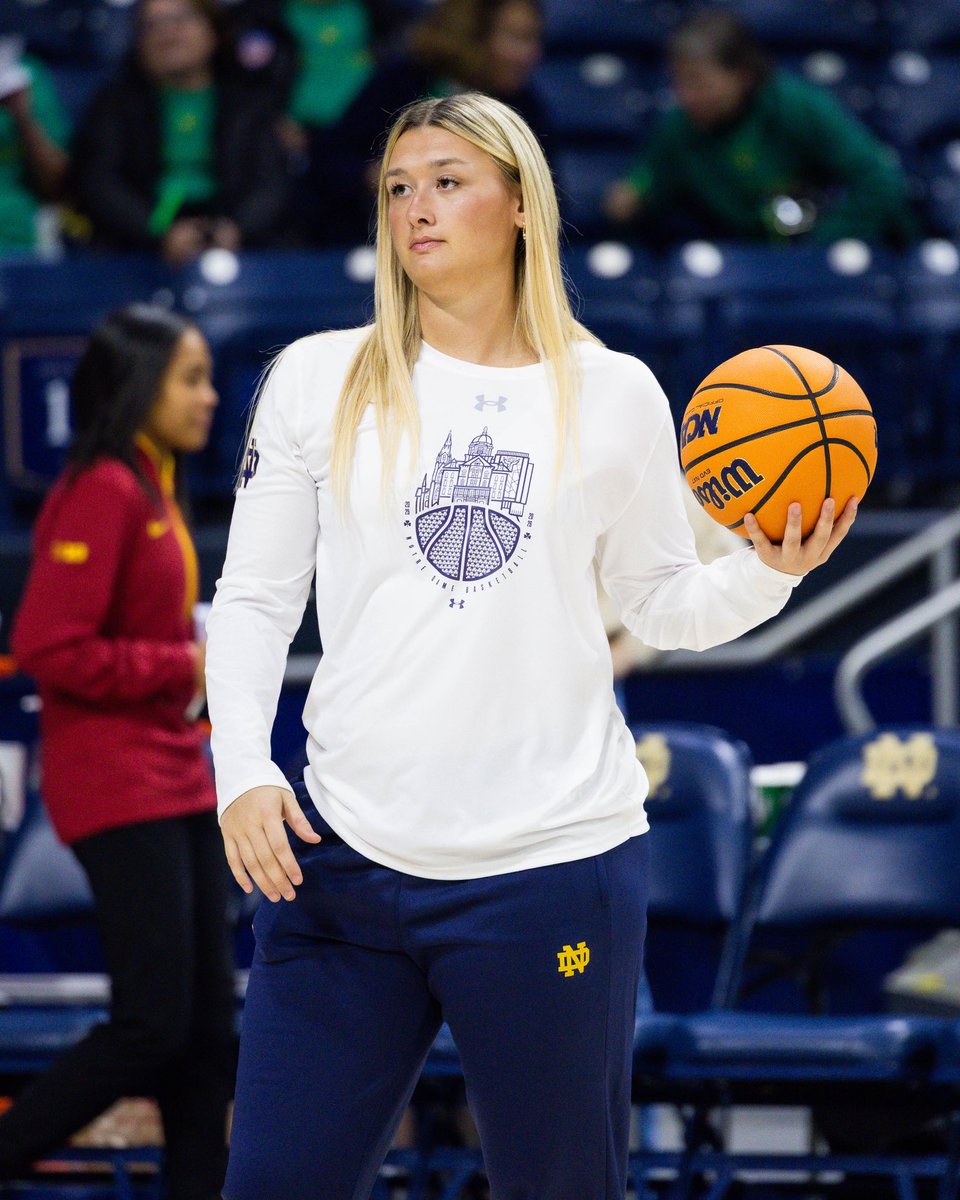 ndwbb's tweet image. happy birthday to our fav rookie!!

wishing Leah the best day! 

#GoIrish
