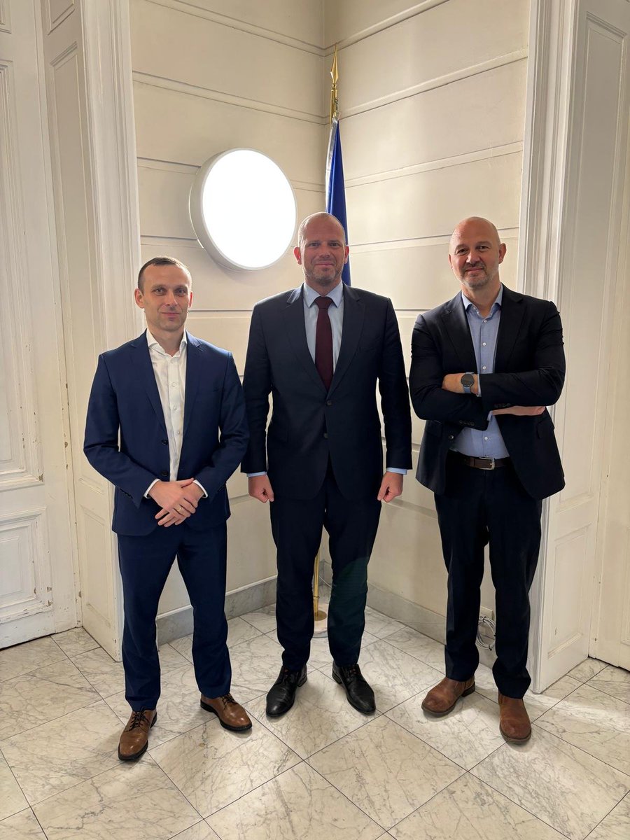 DataWalk tweet media