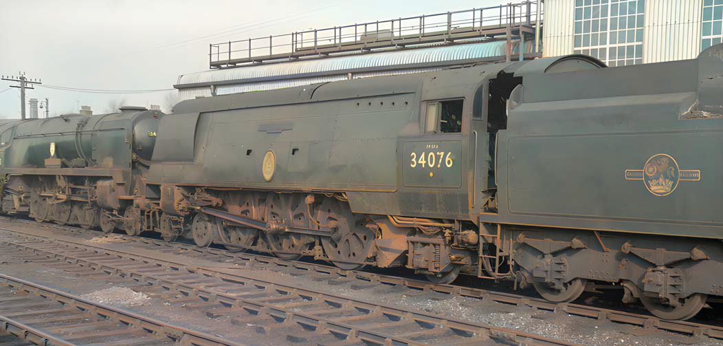 A bit late reviewing the new Southern Way No 71 which is now available. A nice contrast to start with of rebuilt and unrebuilt Bullied Pacifics, the one nearest the camera is 41 Squadron, the number of the West Country remains stubbornly hidden from view. crecy.co.uk/product/southe….