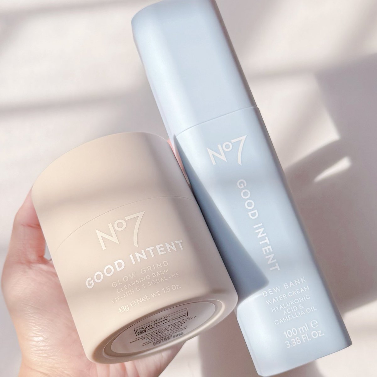 bbrinkk's tweet photo. ไอเทม glass skin ฉบับถูกและดี Boots ในตำนาน ตอนนี้ออกตัวใหม่ เซตนี้ให้ฟีลผิวใสฉ่ำเร็วมาก มีความผิวสุขภาพดี นี่ใช้ cleansing balm ละลายเมคอัพดี ไม่ต้องถูแรง อีกตัวใช้ water cream ผิวฉ่ำสวยมากกก ใช้ก่อนแต่งหน้า+ก่อนนอนละดีมากกก ผมรวมคือผิวไบรท์ฉ่ำแบบพอดีๆ ตอบโจทย์มากจิง @BootsTh 🥑⭐️🩵#No7GoodIntent #กลาสสกินผิวใส #ฉ่ำไวไม่มัน #LetsGlassSkin