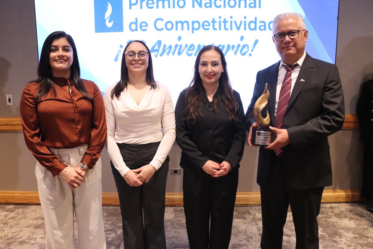 AgnicoMexico's tweet photo. Nuestro compromiso con la innovación nos impulsa a construir un entorno competitivo dentro y fuera de nuestras operaciones. Ese enfoque nos llevó a obtener el máximo nivel del Premio Nacional de Competitividad 2025 ✨¡Celebramos este logro con orgullo y gratitud a todo nuestro equipo por hacerlo posible! 💛