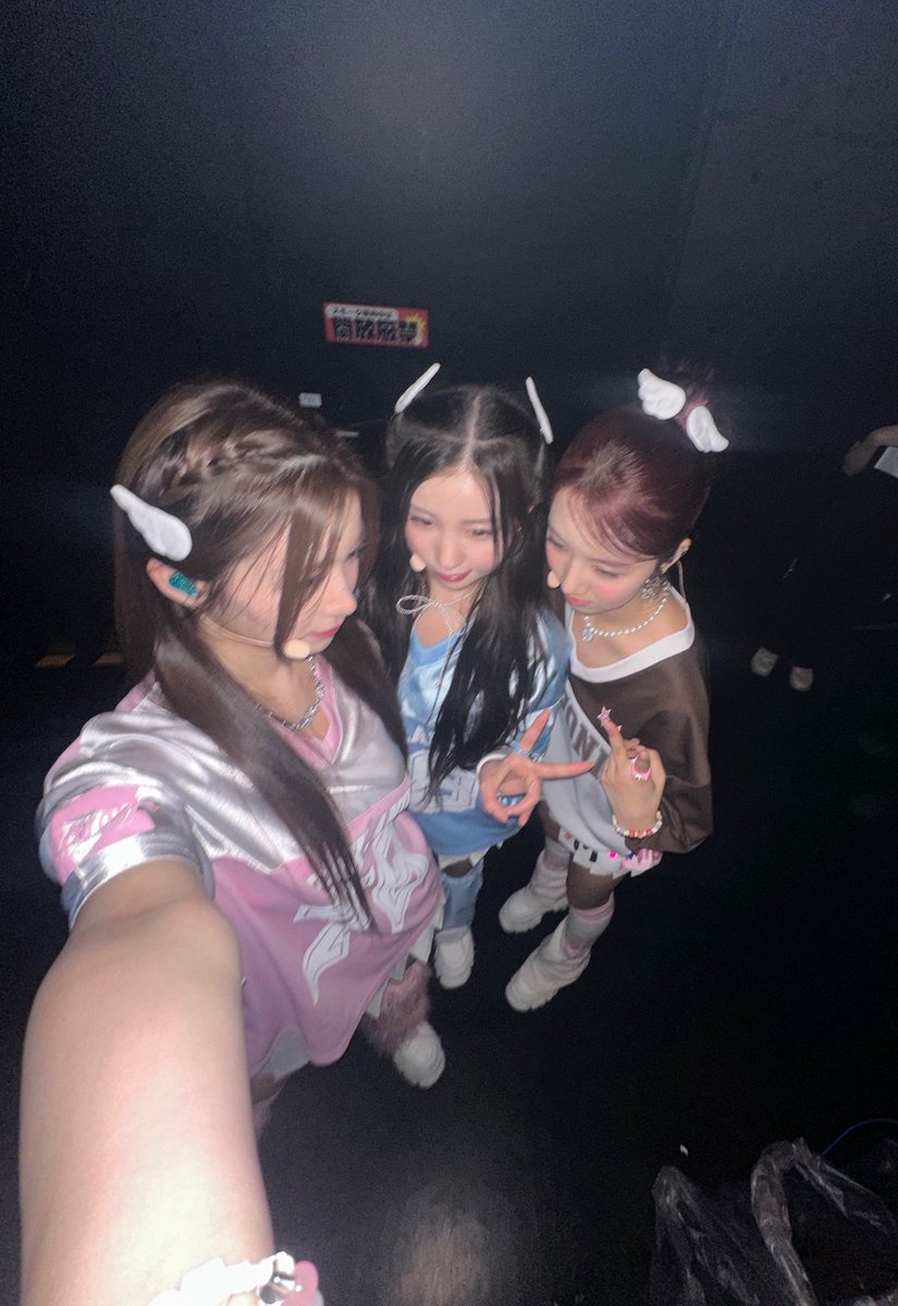 l_van1w's tweet photo. 진소다즈💗

#우아  #WOOAH #우연 #소라 #루시 https://t.co/BbS2IMRBkP