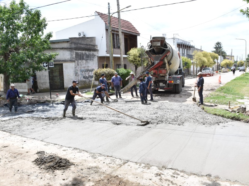 AgenciaComBA's tweet photo. 🚧En Berisso avanzan las obras de bacheo en la ciudad
https://t.co/jGqF0Ag2G2
#Berisso #FabianCagliardi #Bacheos @fabiancagliardi #Obras #ComBA https://t.co/YzmekeQMhW