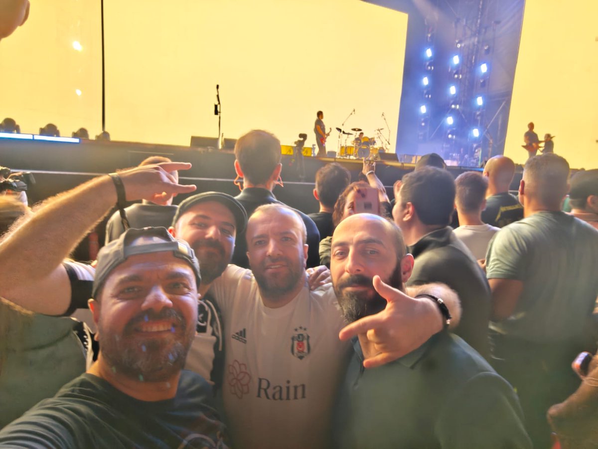 Onlar bize gelmeyince biz onlara gittik. #Metallica #Doha