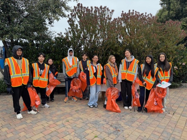 RefuseRefuseSF's tweet image. Thankful for all our trashy friends that came out over the Thanksgiving weekend to help clean; 425 volunteers removed 450+ bags of trash from San Francisco neighborhoods, parks, and beaches.

Feeling the Holiday spirit of giving back? Cleanups are easy and make a big impact.