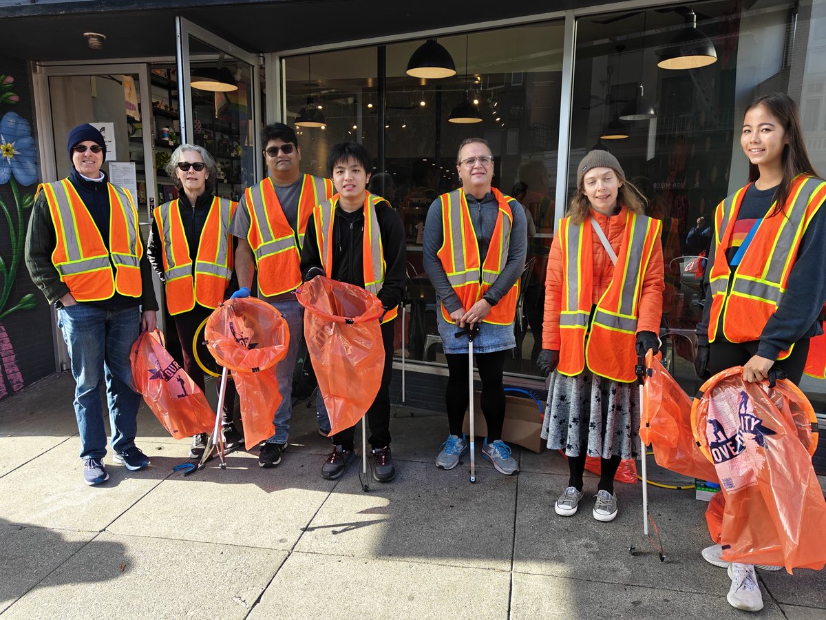 RefuseRefuseSF's tweet image. Thankful for all our trashy friends that came out over the Thanksgiving weekend to help clean; 425 volunteers removed 450+ bags of trash from San Francisco neighborhoods, parks, and beaches.

Feeling the Holiday spirit of giving back? Cleanups are easy and make a big impact.
