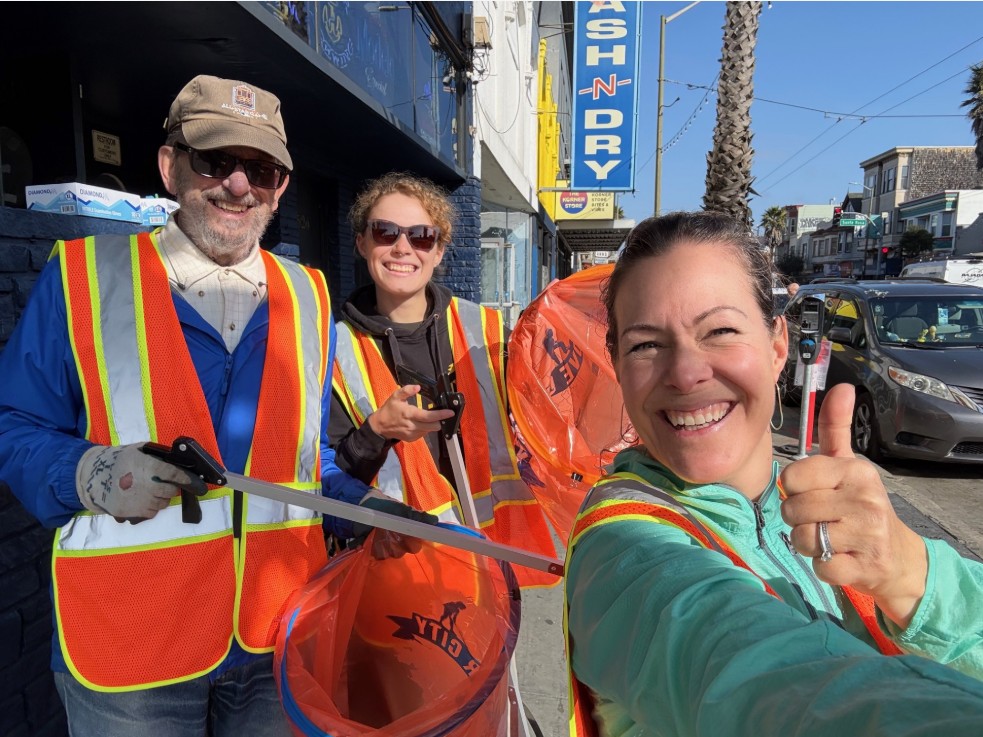 RefuseRefuseSF's tweet image. Thankful for all our trashy friends that came out over the Thanksgiving weekend to help clean; 425 volunteers removed 450+ bags of trash from San Francisco neighborhoods, parks, and beaches.

Feeling the Holiday spirit of giving back? Cleanups are easy and make a big impact.