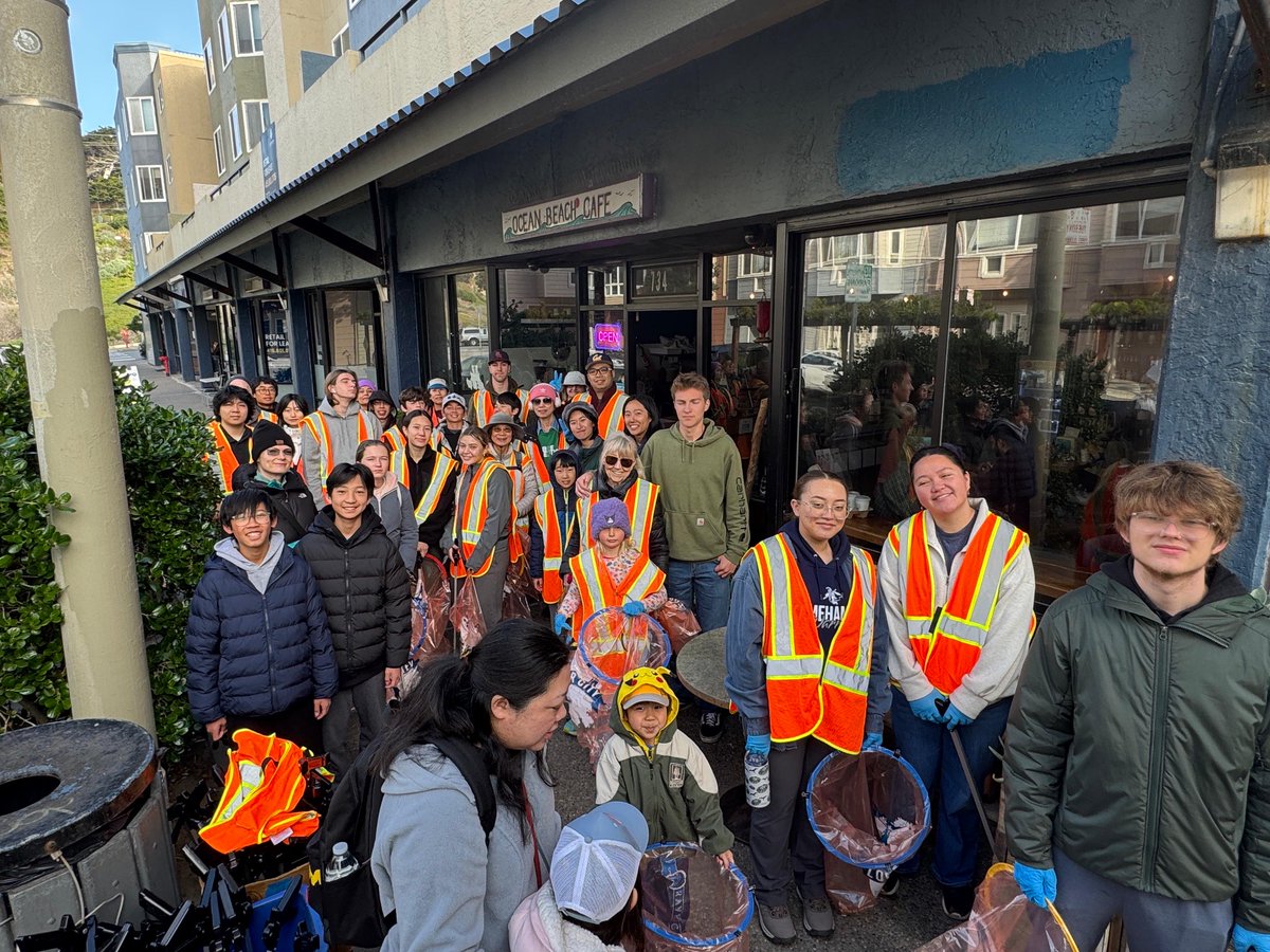 RefuseRefuseSF's tweet image. Thankful for all our trashy friends that came out over the Thanksgiving weekend to help clean; 425 volunteers removed 450+ bags of trash from San Francisco neighborhoods, parks, and beaches.

Feeling the Holiday spirit of giving back? Cleanups are easy and make a big impact.