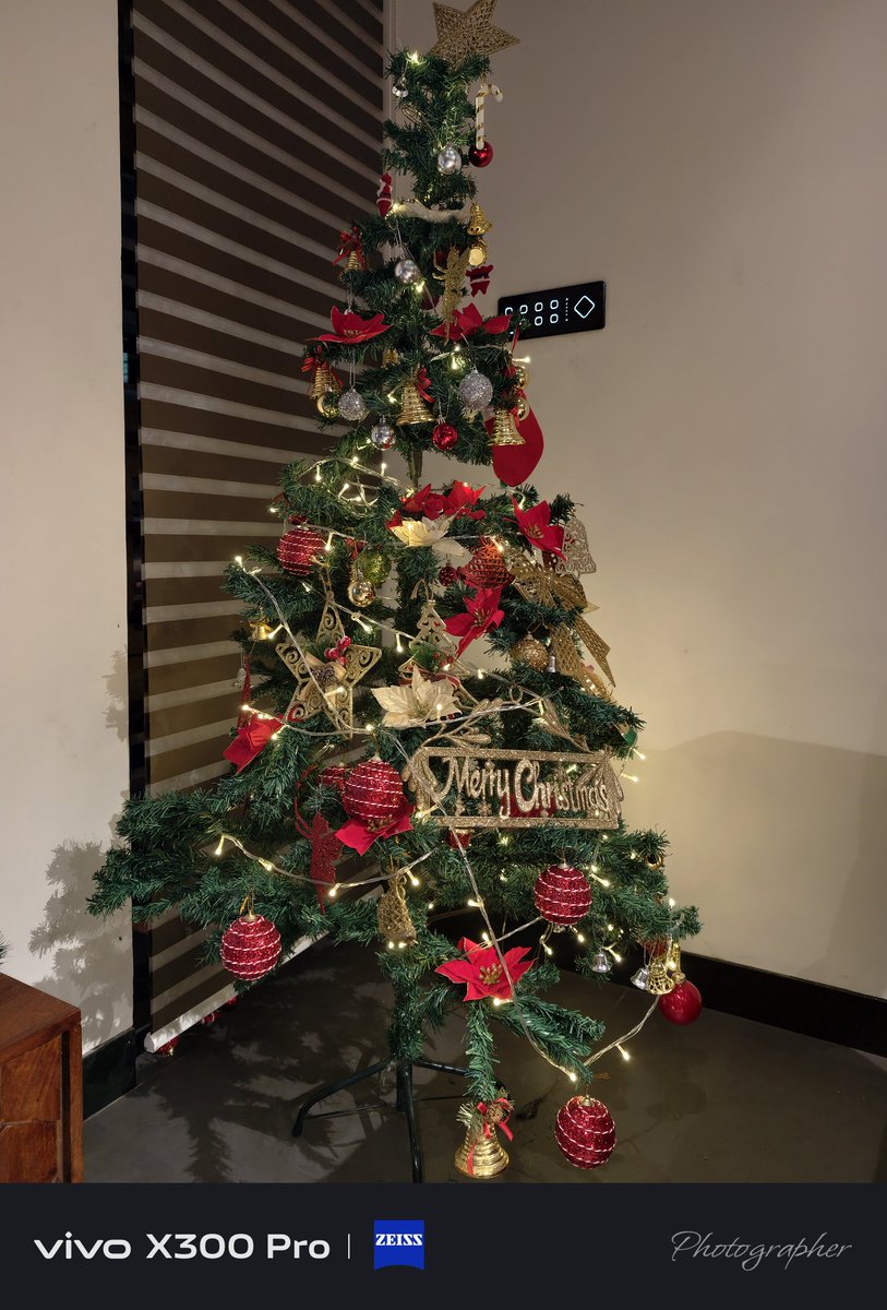 nirmaltv's tweet image. Decking up for Christmas 🎄
#vivox300series #VivoX300Pro #Christmas2025 #Christmas