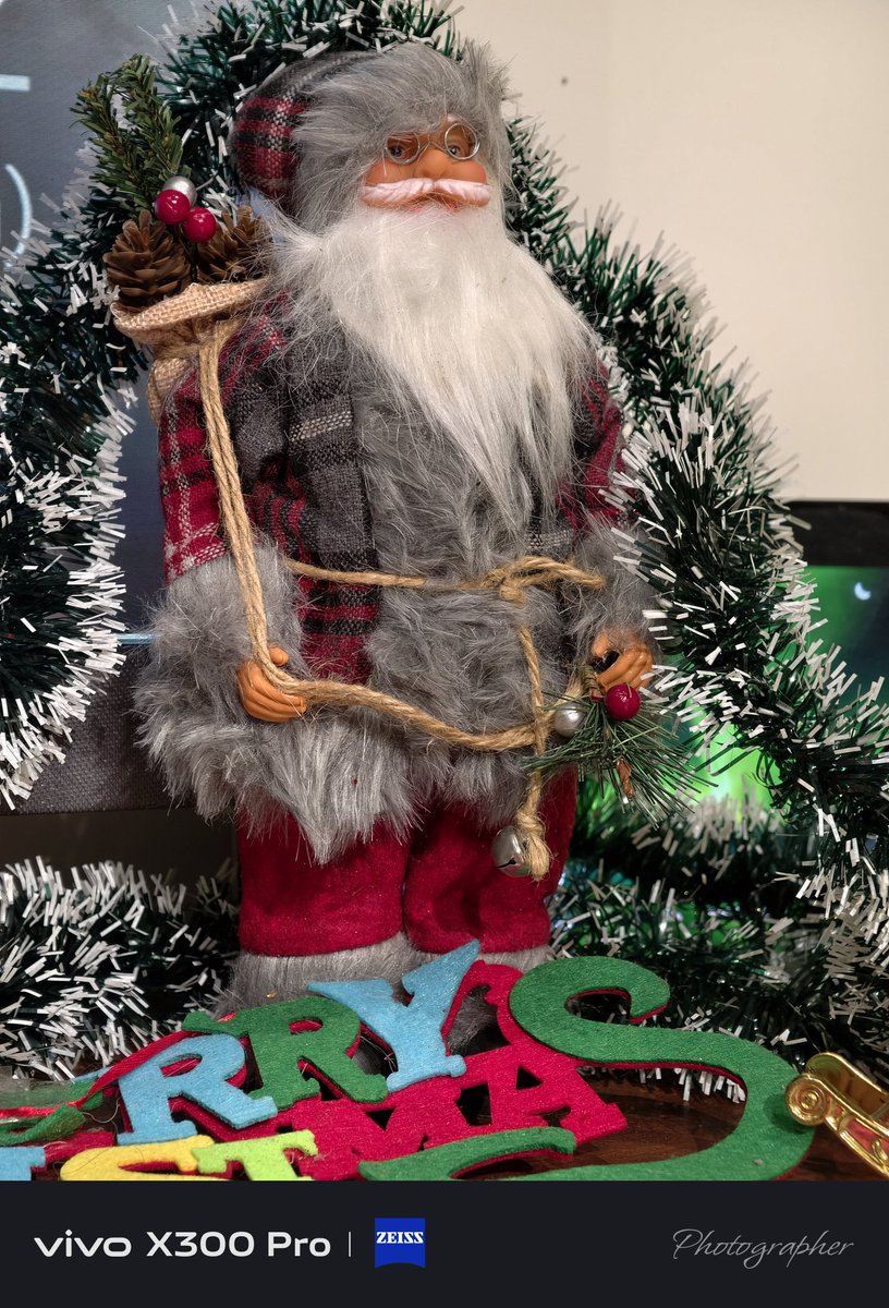 nirmaltv's tweet image. Decking up for Christmas 🎄
#vivox300series #VivoX300Pro #Christmas2025 #Christmas