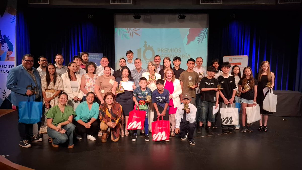 Entregaron los Premios Defensoría 2025, un reconocimiento a quienes se destacan en diversas disciplinas y en la promoción de los derechos de los NNyA 

Con momentos de mucha emoción y agradecimiento por la tarea desarrollada, se realizó la entrega de los Premios Defensoría 2025,