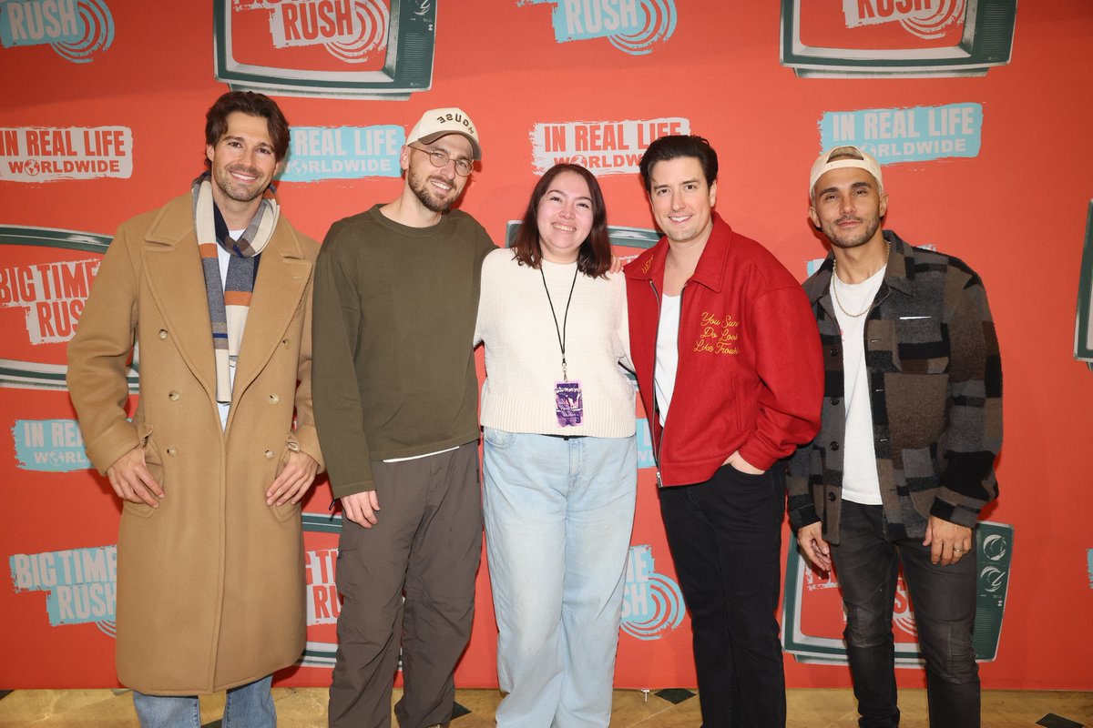 My boboboboboboboyfriends ♥️ <a href="/bigtimerush/">Big Time Rush</a>  #Madrid <a href="/1LoganHenderson/">L̶O̶G̶A̶N̶</a> <a href="/HeffronDrive/">Kendall Schmidt</a> <a href="/jamesmaslow/">James Maslow</a> <a href="/TheCarlosPena/">Carlos PenaVega</a>