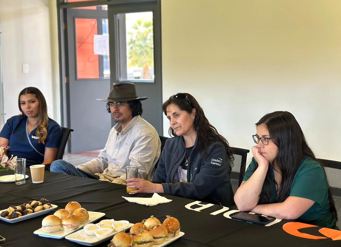 Hoy dimos la bienvenida a los egresados que iniciarán su pasantía en el Hospital Veterinario de Melipilla. 🐾 Una instancia clave para proyectar su desarrollo profesional junto al equipo docente de UDLA. ¡Mucho éxito en este nuevo desafío!

#HospitalVeterinarioUDLA #egresadosudla