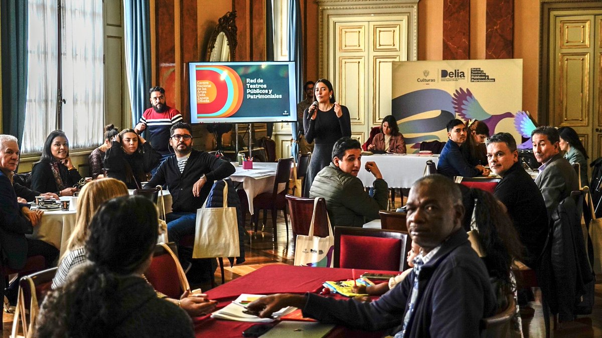 🧵 #AEstaHora | Desde el #TeatroColónDelCNA, se lleva a cabo el 2do Encuentro de la Red Nacional de Teatros y Escenarios Públicos y Patrimoniales. La red es una estrategia para impulsar el trabajo colectivo entre los espacios culturales del país.