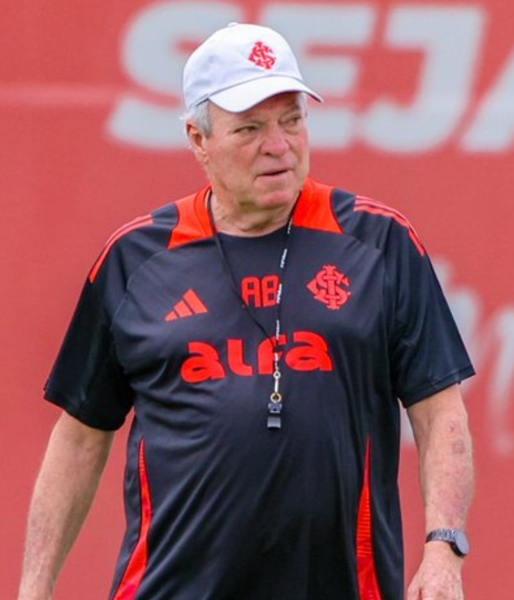 rc_portal's tweet photo. De acordo com informação da rádio Gaúcha, o primeiro Inter montado por Abel Braga foi no 3-6-1 com:

Vitão, Gabriel Mercado e zagueiro; Braian Aguirre, Thiago Maia, Bruno Gomes, Alan Rodríguez, Alan Patrick e Bernabei; Vitinho.

📷 SCI https://t.co/sdMfsBRIe2