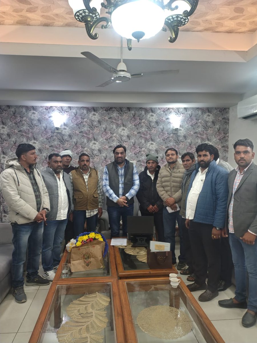 hanumanbeniwal's tweet image. रूस-युक्रेन युद्ध मे फंसे 61 भारतीयों को रिहा करवाने की मांग को लेकर वहां  फंसे हुए नागरिकों के परिजनों ने आज दिल्ली स्थित जंतर- मंतर पर तीसरी बार धरना प्रदर्शन करके भारत सरकार का ध्यान आकर्षित किया और दिल्ली स्थित आवास पर मुझसे भी मुलाकात की | मेरी भारत सरकार से मांग है कि…