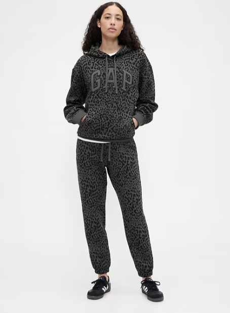snkr_twitr's tweet photo. AD: $24 WMNS Gap Logo Joggers 'Charcoal Leopard' 

https://t.co/PiBZ5upq7E https://t.co/O5G56pBdbw