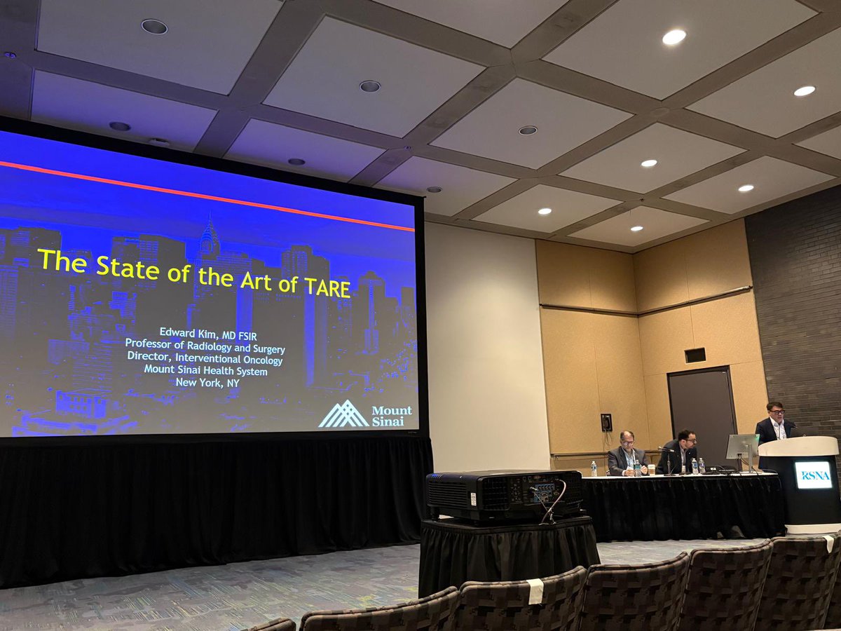 roblookstein's tweet image. Live @MountSinaiIR our own @DieHCCDie leading the discussion on the latest treatments for #HCC at #RSNA2025 @RSNA @SIRspecialists