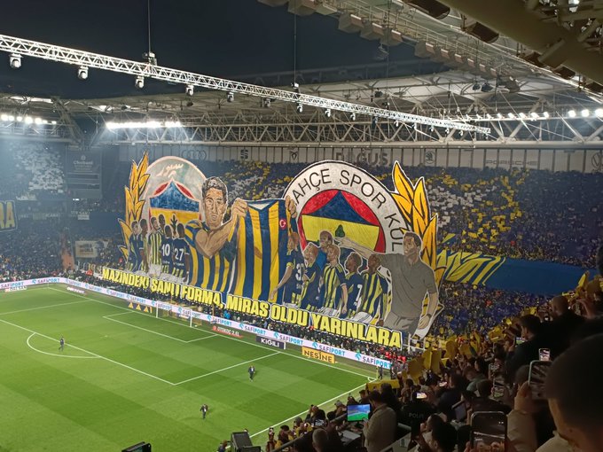 muhammedarktr's tweet photo. Kadıköy’de koreografi!

Mazindeki şanlı forma, Miras oldu yarınlara!

#GSvFB #FBvGS https://t.co/jAmTR4polo
