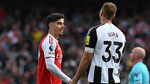MagpieMediaX's tweet image. 🚨 - #NUFC defender Dan Burn and #AFC forward Kai Havertz put their long-standing dispute to bed during pre-season in Singapore, according to @FourFourTwo 🍻

Burn told @ketchell - “He&apos;s actually, frustratingly enough, quite a nice guy. I had a drink with him, and he&apos;s actually…