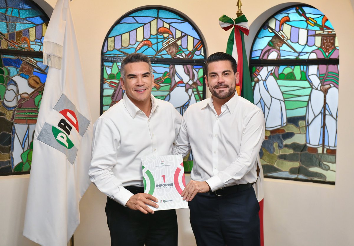 Recibí el Primer Informe de Trabajo Legislativo del Diputado Federal por Campeche, <a href="/ChrisCastroB/">Christian Castro Bello</a>. Un trabajo de territorio, de cercanía con la gente, donde se escucha al pueblo, se entiende su realidad y se refleja la urgente necesidad de llevar respuestas claras a las familias