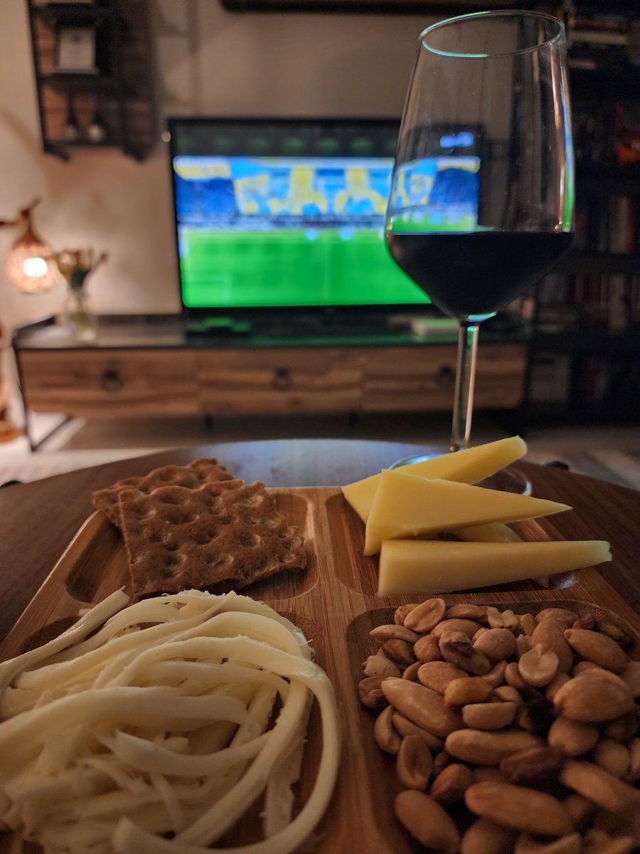 Umarım bol kırmızı kartlı, bol kavgalı, olaylı kaoslu bir derbi olur
Hadi bakalım yiyin birbirinizi 🤣
#FBvGS