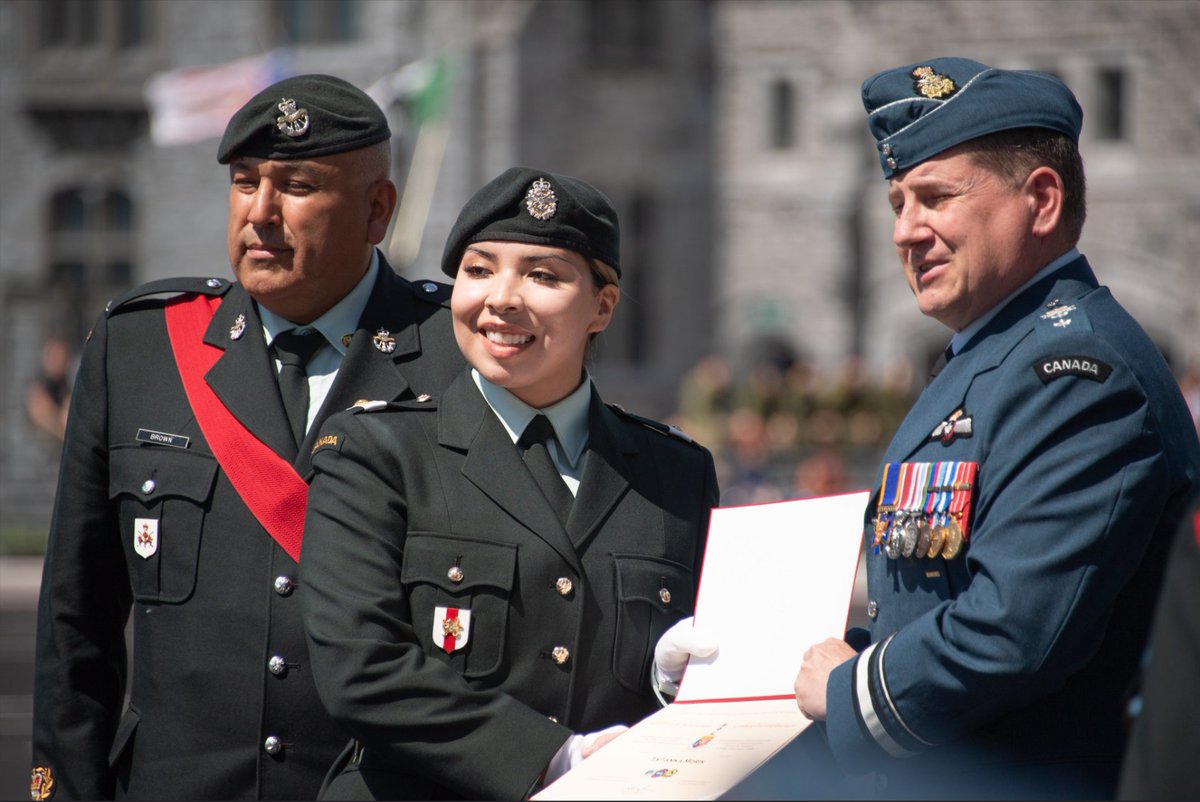 ForcesCanada's tweet image. Le Prog. d’initiation au leadership à l’intention des Autochtones au CMR:

- Salaire selon le grade/droits de scolarité gratuits
- Expérience d’élève-officier·ère
- Renforcent l’identité autochtone/compétences en leadership
 
Fais ta demande d’ici février: forces.ca/fr/programmes-…