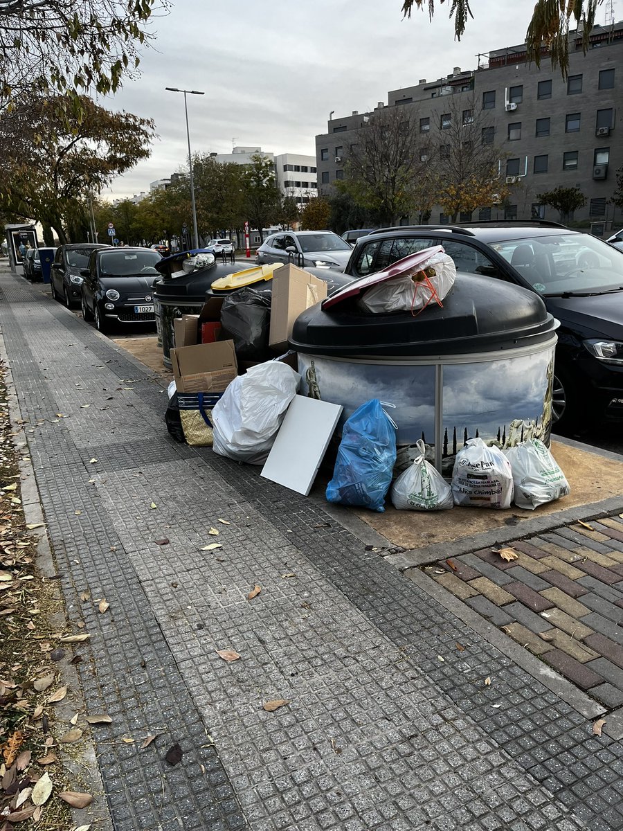 Que a gusto me siento pagando la nueva tasa de basura, dinero bien invertido #sarcasmo <a href="/Ayto_Torrejon/">Ayuntamiento de Torrejón de Ardoz</a> <a href="/MADRID/">Ayuntamiento Madrid</a> <a href="/ComunidadMadrid/">Comunidad de Madrid</a>