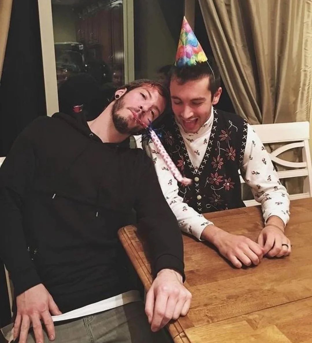 _homephown's tweet image. 🎉 TYLER’S BDAY GIVEAWAY 🎉

to celebrate tyler’s birthday, i’ve giving away a tyler themed jewellery bundle :)

the winner will receive:
- one blurry necklace
- one clancy stole beaded necklace
- one custom tyler heart keychain 

to enter
- rt &amp;amp; follow me
- reply with your fav…