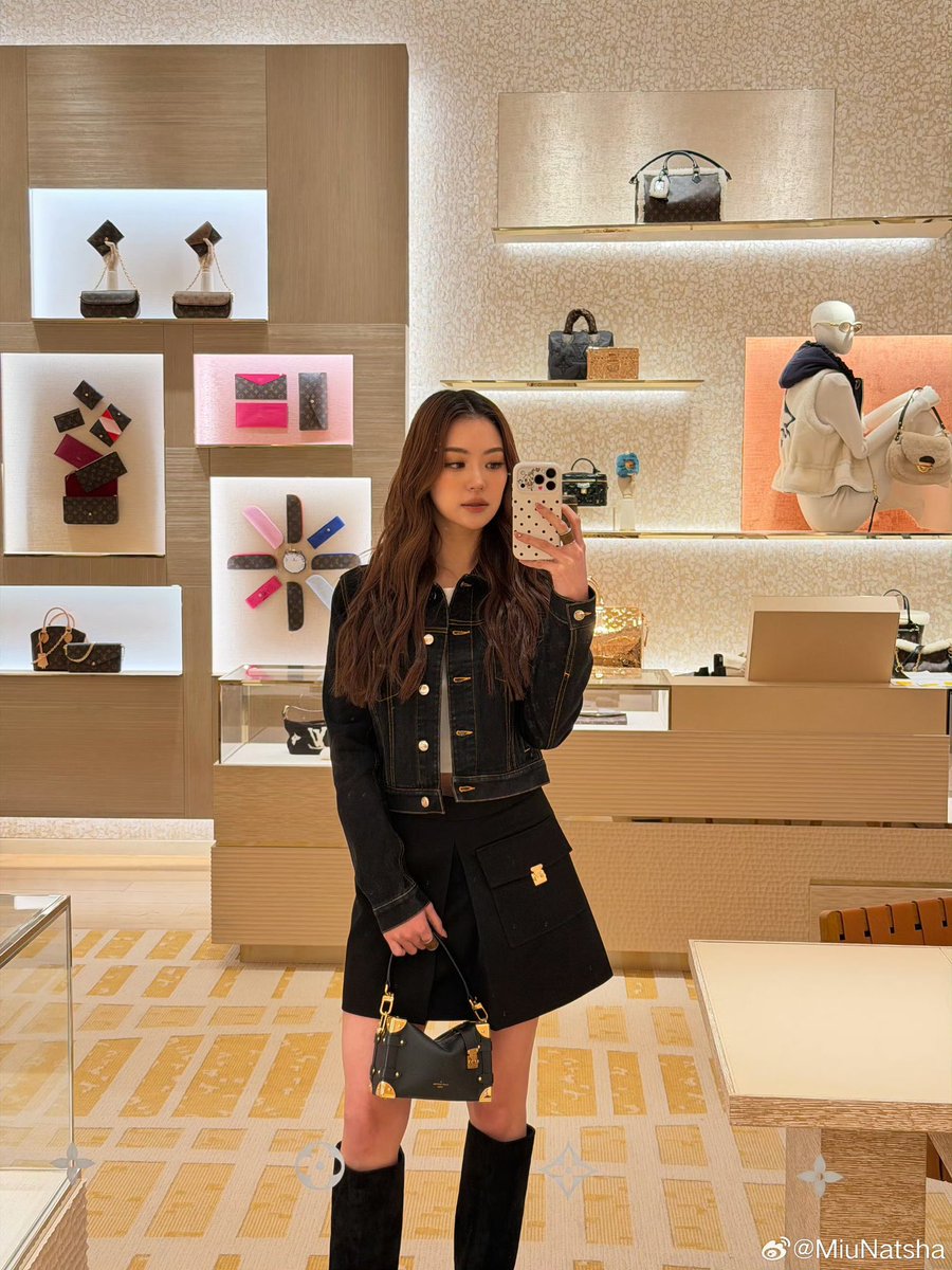 MirrorPics's tweet photo. #MiuNatsha https://t.co/xP2ZyhsV8m