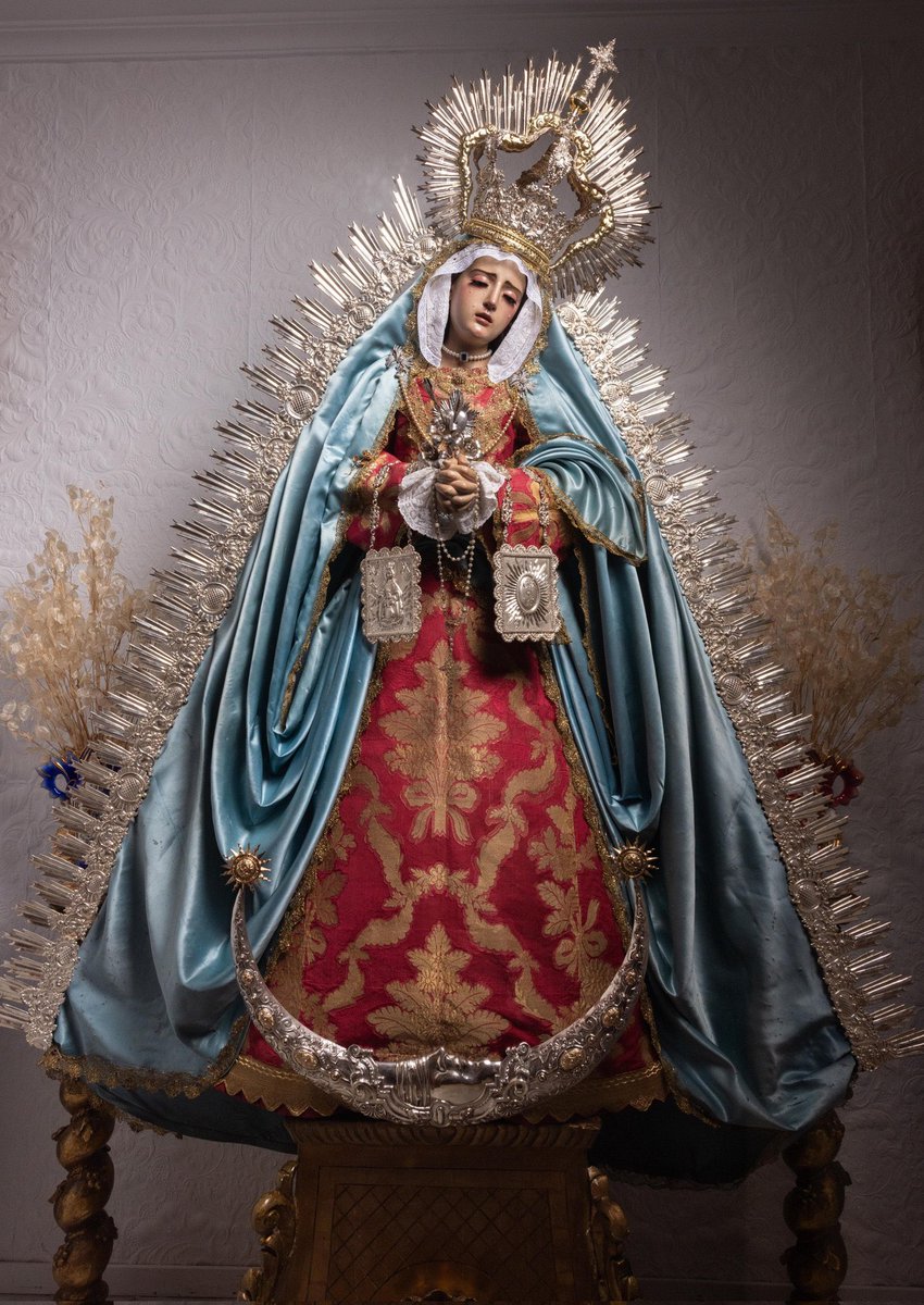 Me fascina lo de esta Virgen