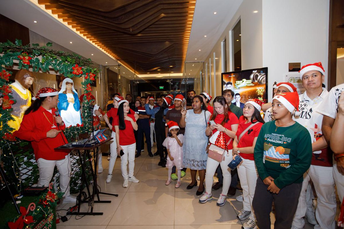 HotelPars's tweet photo. 🎄 Festive Glow at Pars International Hotel.  #ParsInternationalHotel #ChristmasLighting #Christmas2025 #FestiveSeason #CelebrateBahrain #BahrainTourism #BTEA #HolidayMoments #SeasonOfJoy #BahrainEvents #FestiveNights #celebrateinbahrain https://t.co/VVNcMATzRA