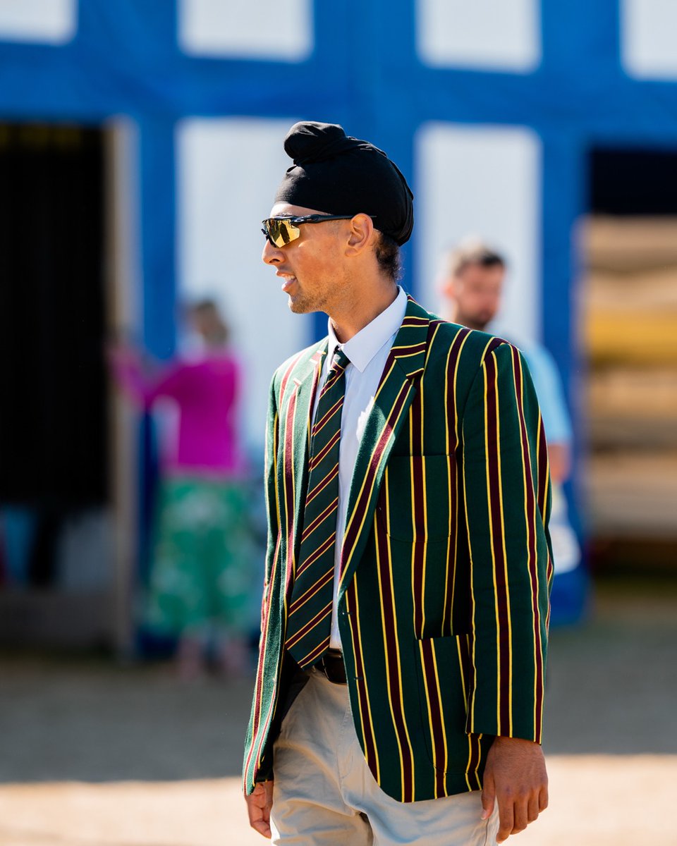 HenleyRegatta's tweet image. Seasonal style spotted along the riverbank 🎄  

Everyone was looking merry and bright at HRR25 ✨ 

#HenleyRoyalRegatta #Rowing #HRR25
