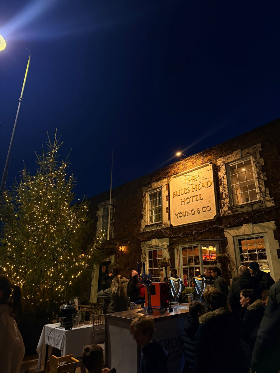 We had an amazing time at the Royal Parade light switch on✨

Thank you to everyone that came by for our delicious hog roast baps &amp; boogied with DJ Bob by our outside bar.

We have plenty more where those festivities came from, so pop down and see us this December 👀

@youngspubs