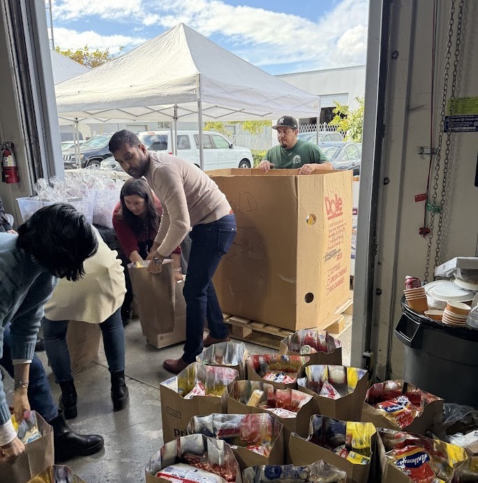 Some Thanksgiving highlights 🧡

The College Works team teamed up with @GCHope to pack grocery bags for families in need 📦
Grateful for the chance to give back; and proud of this crew for stepping up 🙌

#CollegeWorks #CommunityImpact #ThanksgivingService